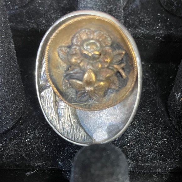 Jewelry - Two-Tone Floral Oval Statement Ring - Silver and Gold
